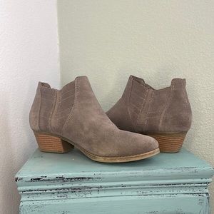Sketchers Suede Leather Booties
